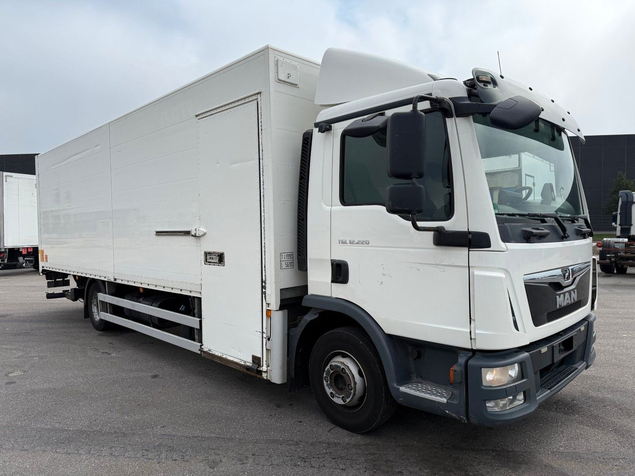 MAN TGL 12.220 4x2 Euro 6 Koffer - Xe tải hộp: hình 2 MAN TGL 12.220 4x2 Euro 6 Koffer - Xe tải hộp: hình 2