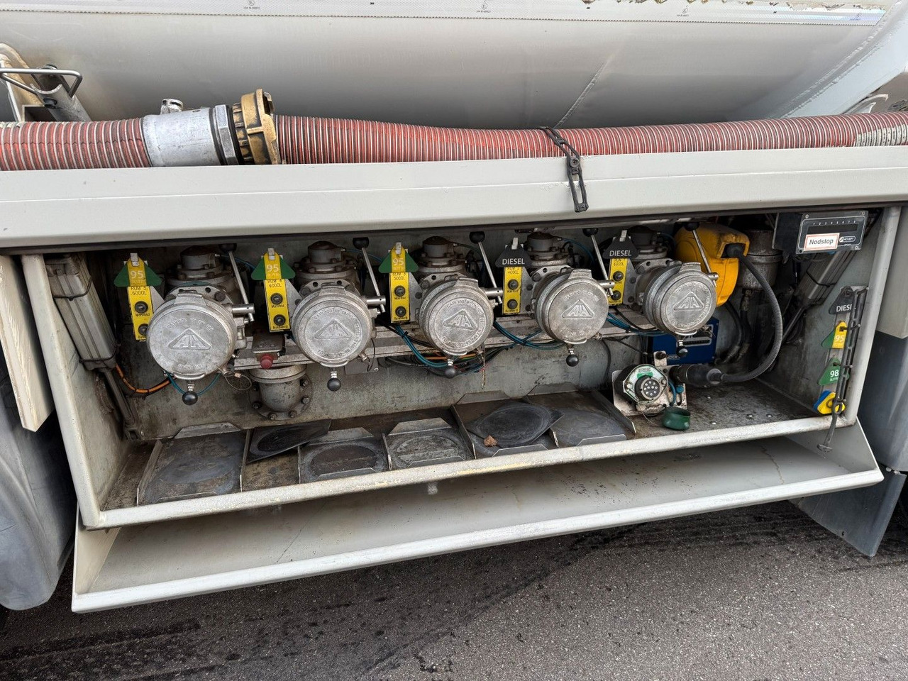 MAN TGS 35.480 8x2*6 Euro 6 23.000 l ADR Tanktruck - Xe bồn: hình 5 MAN TGS 35.480 8x2*6 Euro 6 23.000 l ADR Tanktruck - Xe bồn: hình 5