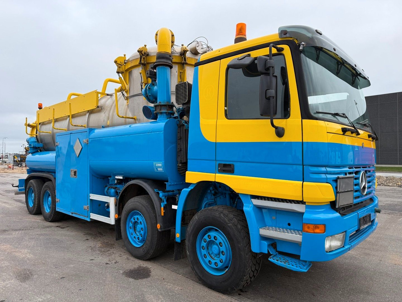Mercedes-Benz Actros 4140 8x4 KOKS MEGAVAC 8000 ADR Dry Vac - Xe tải chân không: hình 2 Mercedes-Benz Actros 4140 8x4 KOKS MEGAVAC 8000 ADR Dry Vac - Xe tải chân không: hình 2