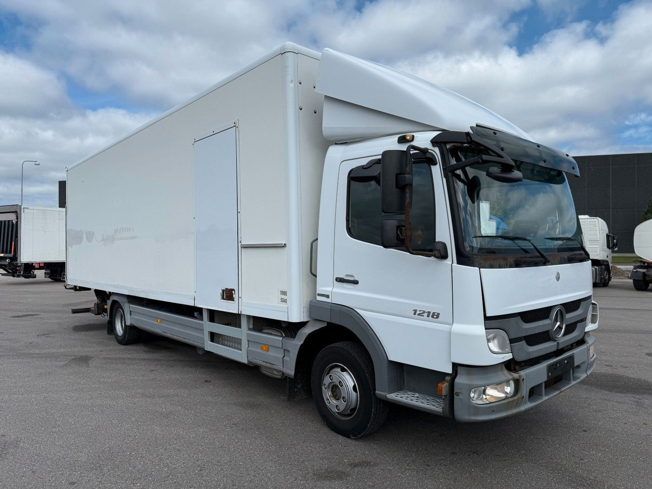 Mercedes-Benz Atego 1218 4x2 Euro 5 8,0 m. koffer - Xe tải hộp: hình 2 Mercedes-Benz Atego 1218 4x2 Euro 5 8,0 m. koffer - Xe tải hộp: hình 2