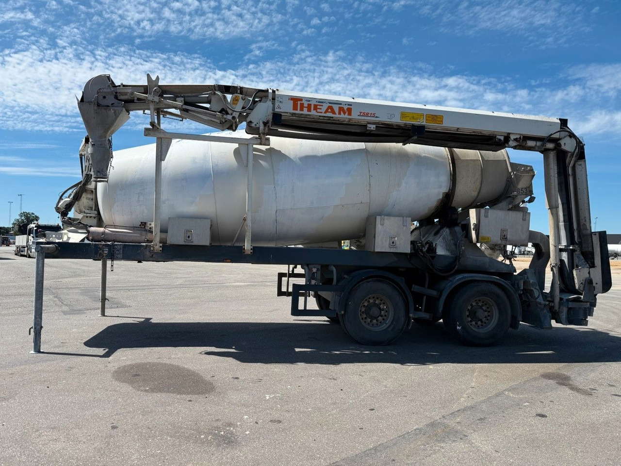 Mixer De Buf BM 12-36-2SPR m/ belt Theam TSR15 - Sơ mi rơ moóc trộn bê tông: hình 1 Mixer De Buf BM 12-36-2SPR m/ belt Theam TSR15 - Sơ mi rơ moóc trộn bê tông: hình 1