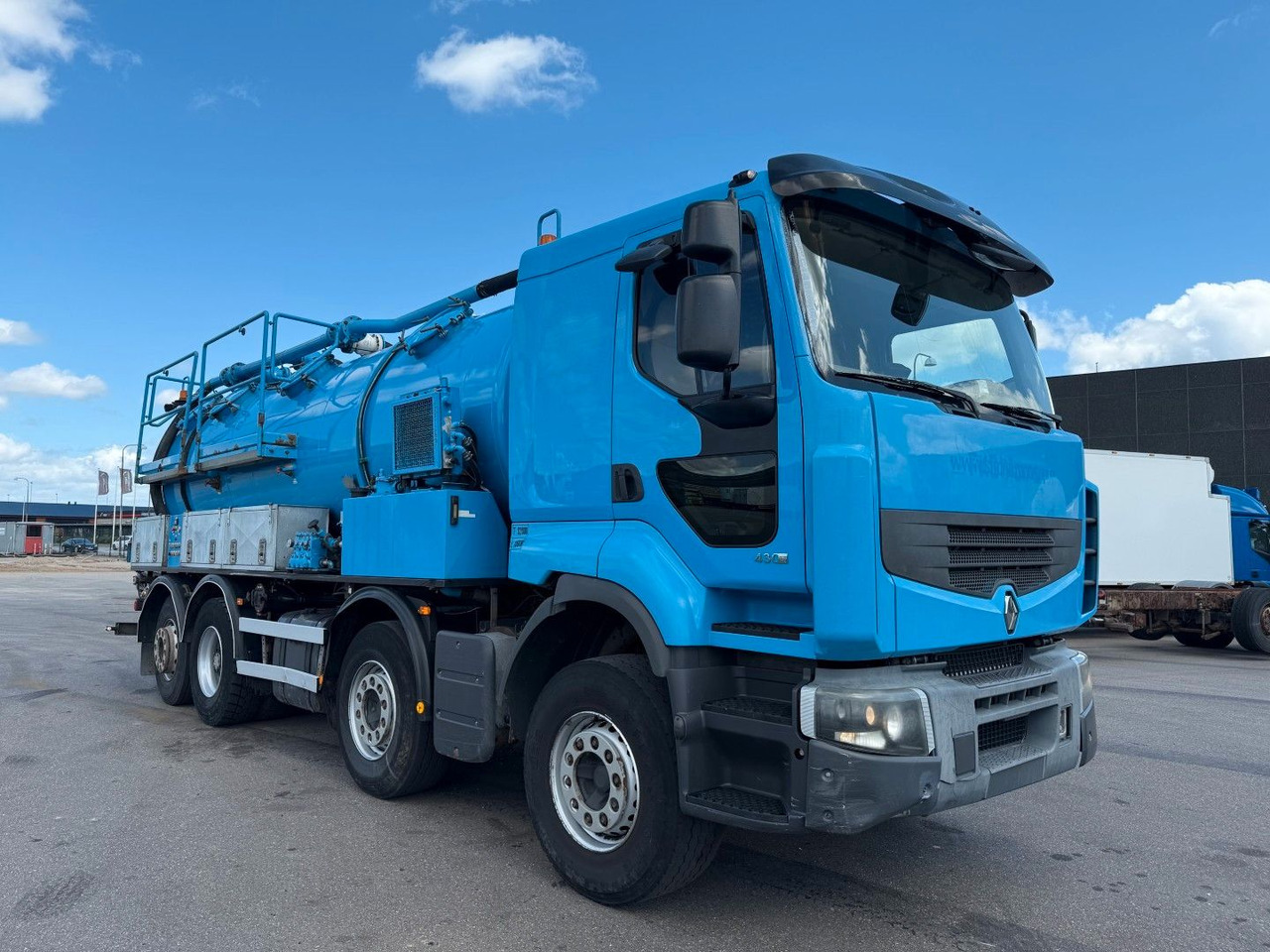 Renault Premium Lander 430.32 8x2*6 Simon Moos 18.100 L - Xe tải chân không: hình 2 Renault Premium Lander 430.32 8x2*6 Simon Moos 18.100 L - Xe tải chân không: hình 2