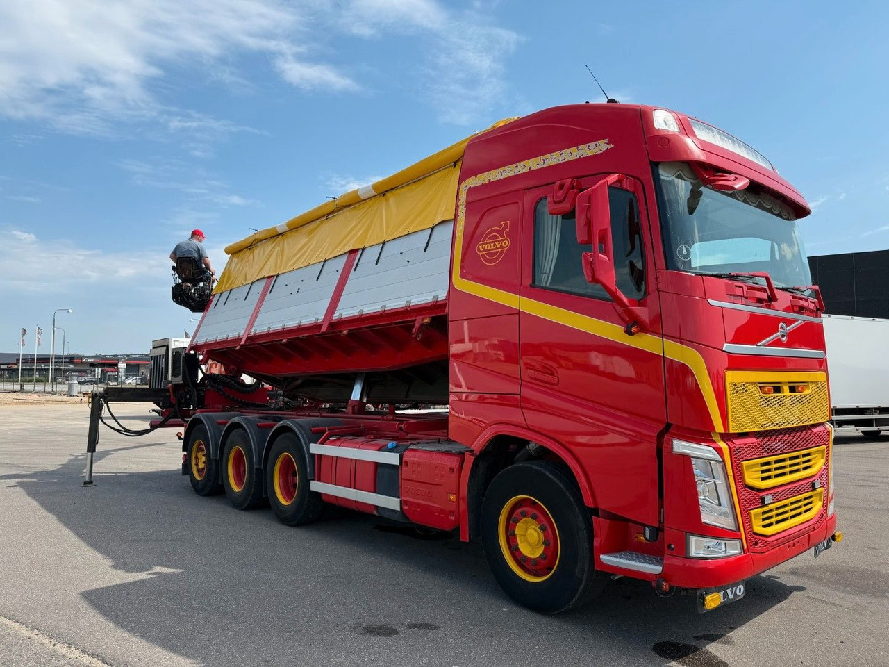 Volvo FH500 8x4*4 Tip / Palfinger Epsilon Q170L - Xe cẩu tự hành: hình 2 Volvo FH500 8x4*4 Tip / Palfinger Epsilon Q170L - Xe cẩu tự hành: hình 2
