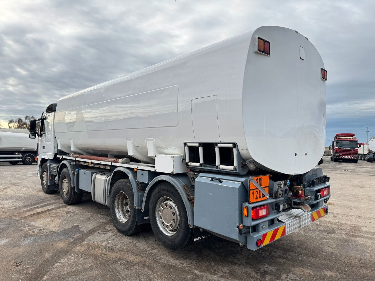 Volvo FM 440 8x2*6 24.000 l. ADR Tanktruck - Xe bồn: hình 4 Volvo FM 440 8x2*6 24.000 l. ADR Tanktruck - Xe bồn: hình 4