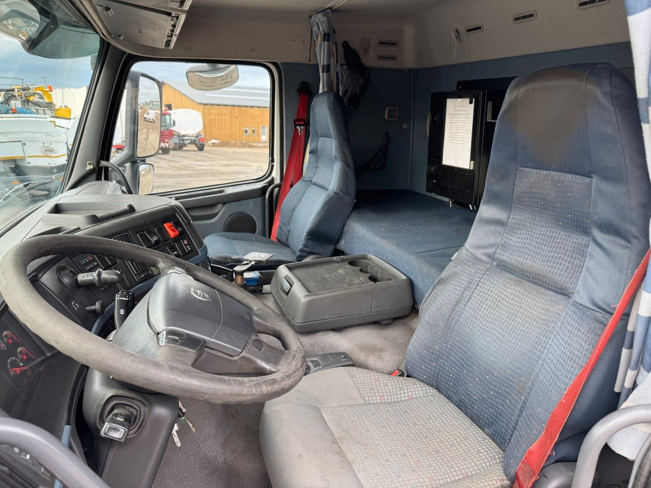 Volvo FM 440 8x2*6 24.000 l. ADR Tanktruck - Xe bồn: hình 5 Volvo FM 440 8x2*6 24.000 l. ADR Tanktruck - Xe bồn: hình 5