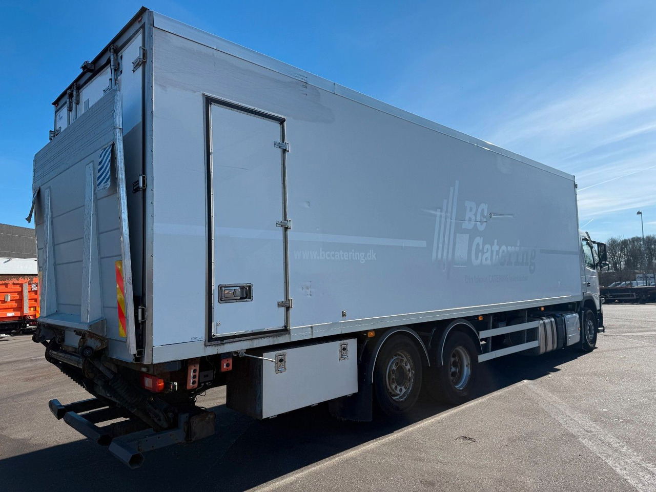 Volvo FM330 6x2*4 Carrier Supra 1250 Mt / 9.3 m Koffer - Xe tải đông lạnh: hình 3 Volvo FM330 6x2*4 Carrier Supra 1250 Mt / 9.3 m Koffer - Xe tải đông lạnh: hình 3