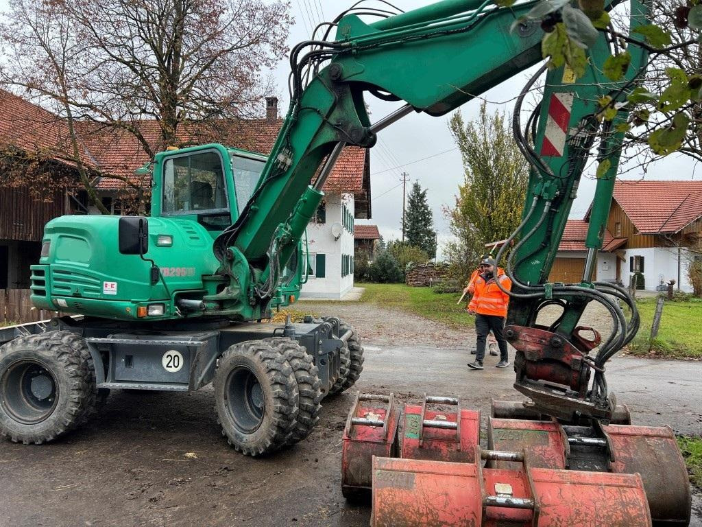 Takeuchi TB295W - Máy xúc bánh lốp: hình 4 Takeuchi TB295W - Máy xúc bánh lốp: hình 4