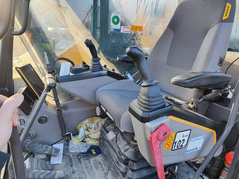Volvo EC220EL - Máy xúc bánh xích: hình 5 Volvo EC220EL - Máy xúc bánh xích: hình 5