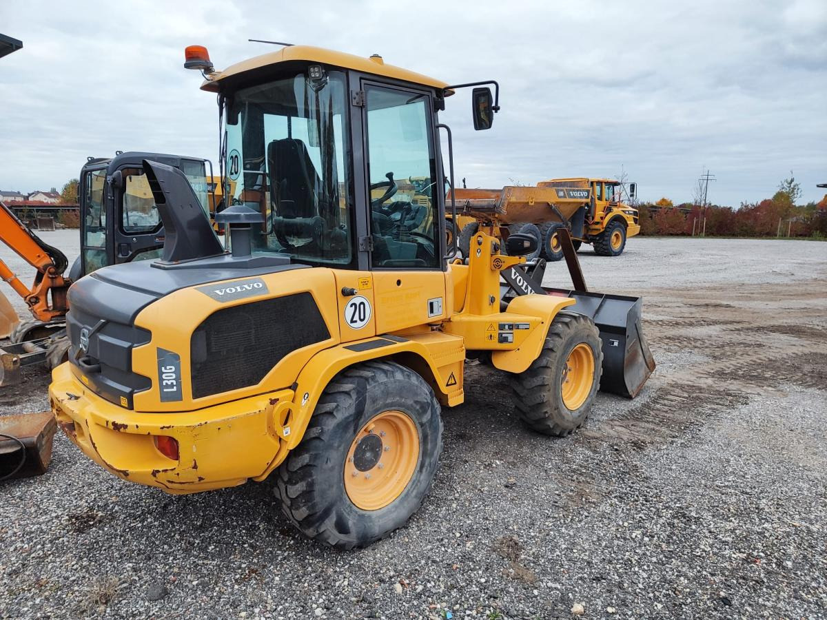 Volvo L30G - Máy xúc lật bánh lốp: hình 2 Volvo L30G - Máy xúc lật bánh lốp: hình 2