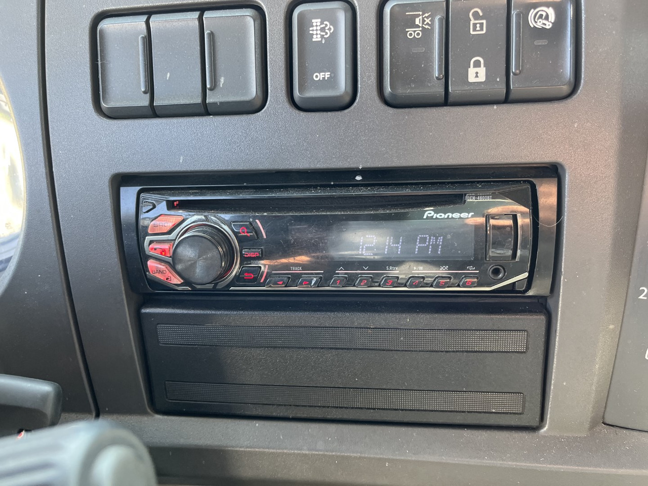 Xe tải thùng mui bạt DAF LF 220: hình 15 Xe tải thùng mui bạt DAF LF 220: hình 15