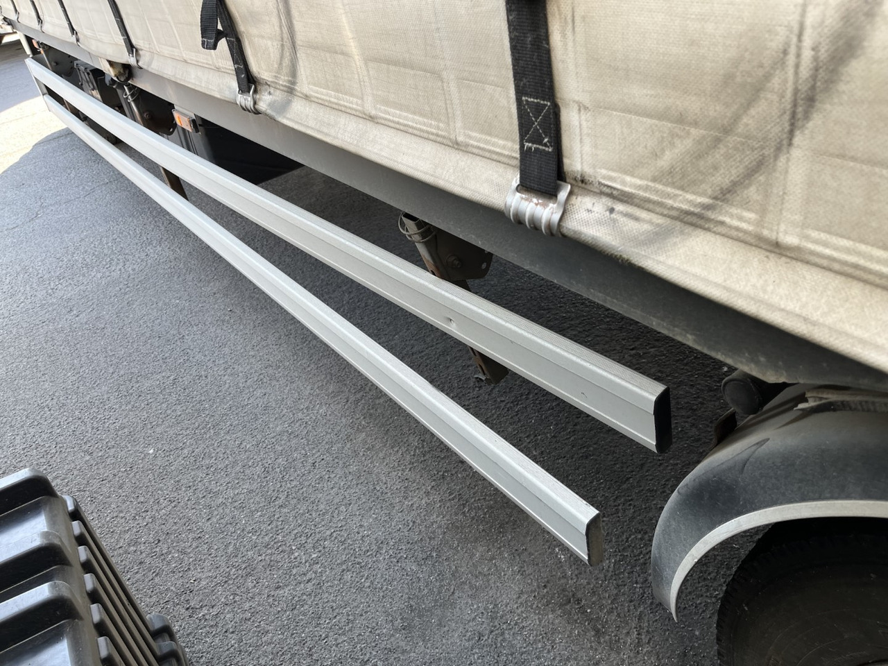 Xe tải thùng mui bạt DAF LF 220: hình 11 Xe tải thùng mui bạt DAF LF 220: hình 11