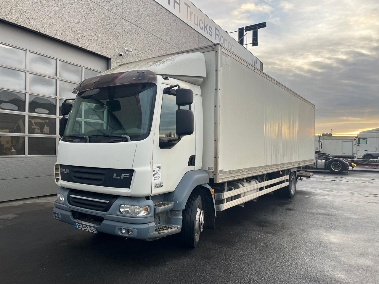 DAF LF 55.220 - Xe tải hộp: hình 1 DAF LF 55.220 - Xe tải hộp: hình 1