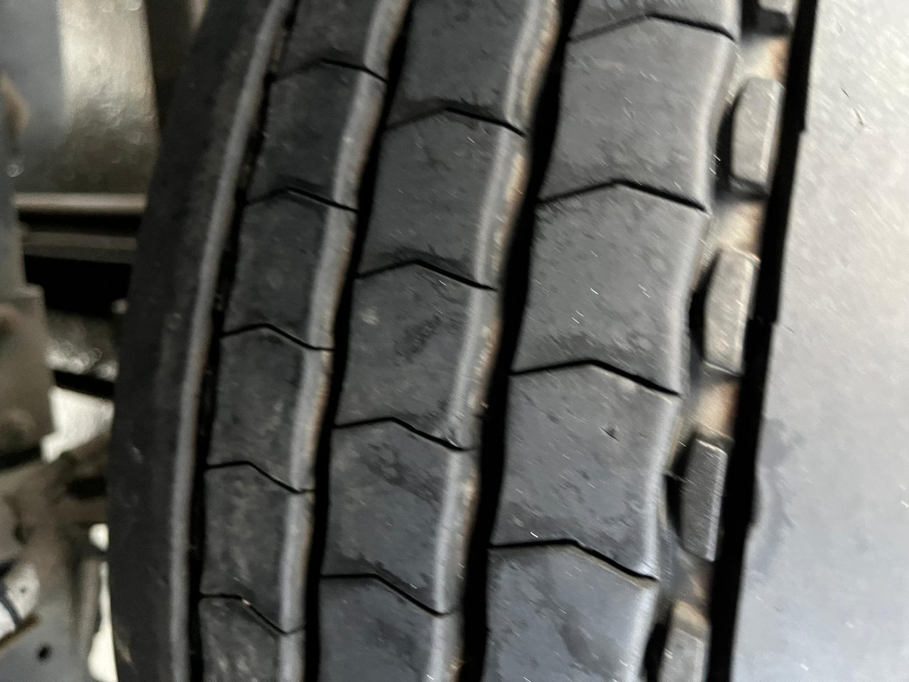 Iveco Eurocargo 120 E 22 - Xe tải thùng mui bạt: hình 5 Iveco Eurocargo 120 E 22 - Xe tải thùng mui bạt: hình 5