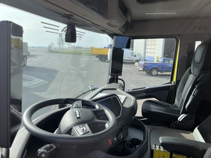 Interior photo 1: Xe tải nâng móc mới DAF XD 450 FAN