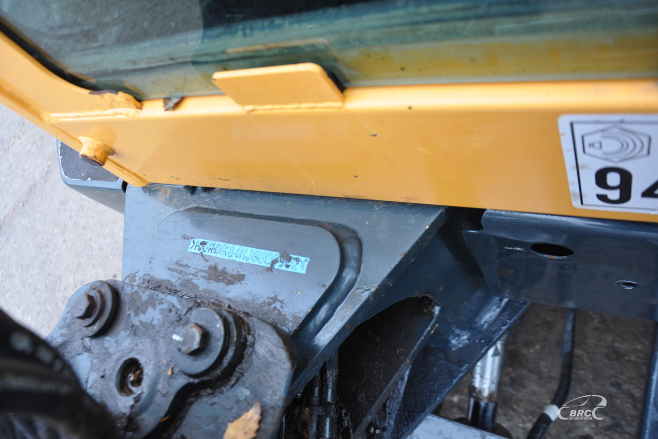 Máy xúc mini Hyundai R25Z-9AK: hình 17 Máy xúc mini Hyundai R25Z-9AK: hình 17