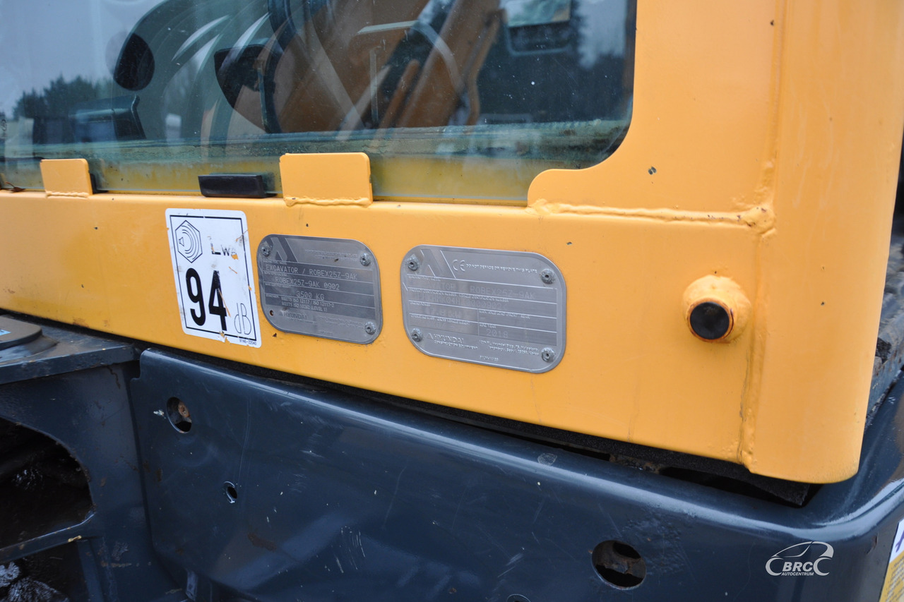 Máy xúc mini Hyundai R25Z-9AK: hình 16 Máy xúc mini Hyundai R25Z-9AK: hình 16