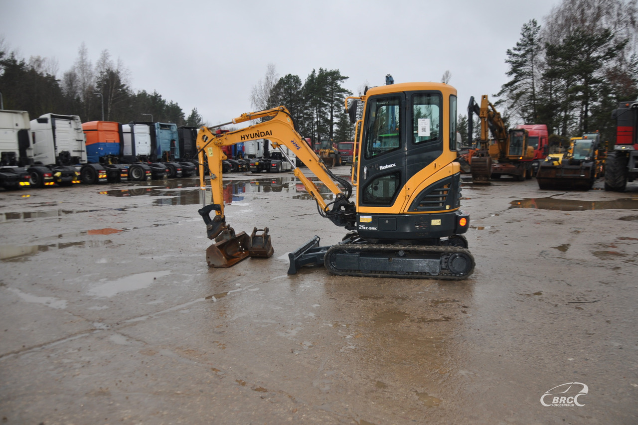 Máy xúc mini Hyundai R25Z-9AK: hình 7 Máy xúc mini Hyundai R25Z-9AK: hình 7