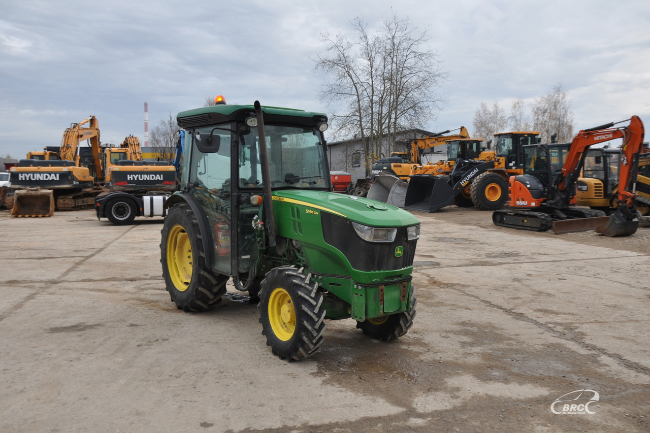 John Deere 5085 - Máy cày: hình 2 John Deere 5085 - Máy cày: hình 2