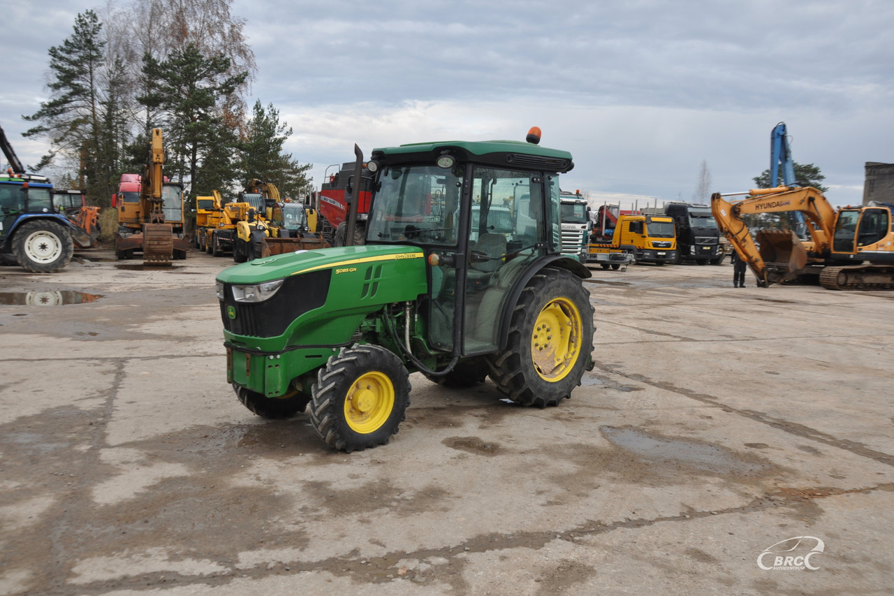John Deere 5085 - Máy cày: hình 1 John Deere 5085 - Máy cày: hình 1