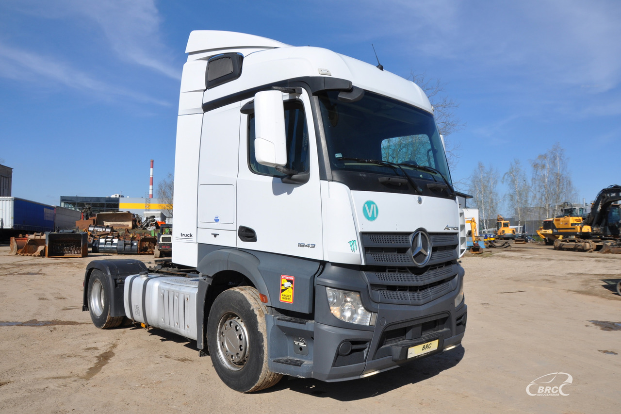 Mercedes-Benz 1843 - Xe đầu kéo: hình 2 Mercedes-Benz 1843 - Xe đầu kéo: hình 2