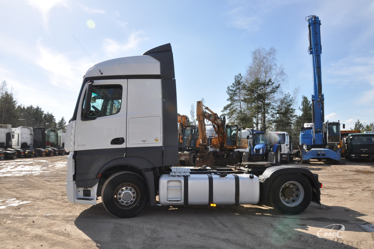 Mercedes-Benz Actros - Xe đầu kéo: hình 3 Mercedes-Benz Actros - Xe đầu kéo: hình 3