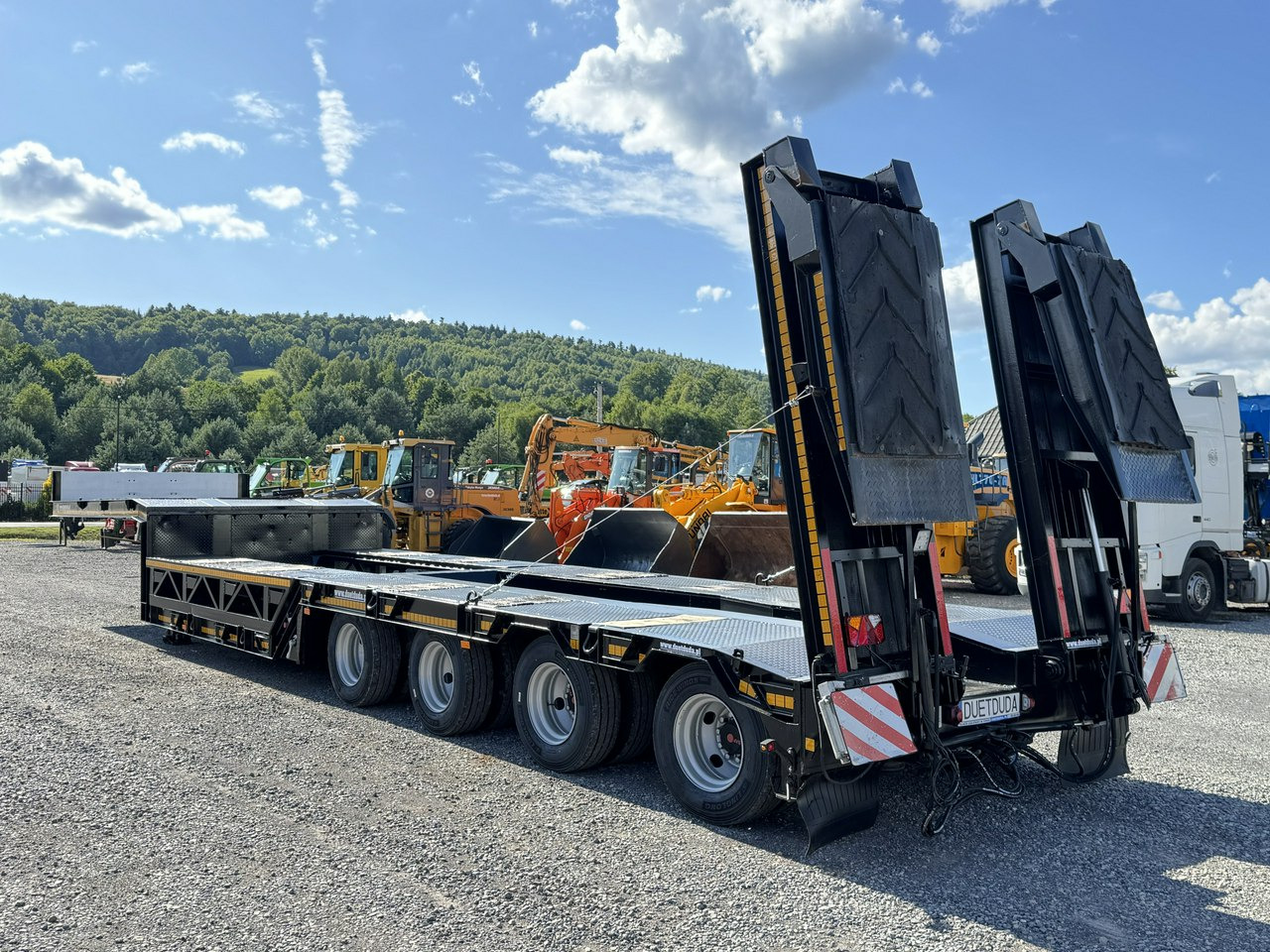 Bodex 4 osiowa NN4J Niskopodwoziówka Niskopodwozie Nowe Opony - Sơ mi rơ moóc thùng thấp: hình 1 Bodex 4 osiowa NN4J Niskopodwoziówka Niskopodwozie Nowe Opony - Sơ mi rơ moóc thùng thấp: hình 1