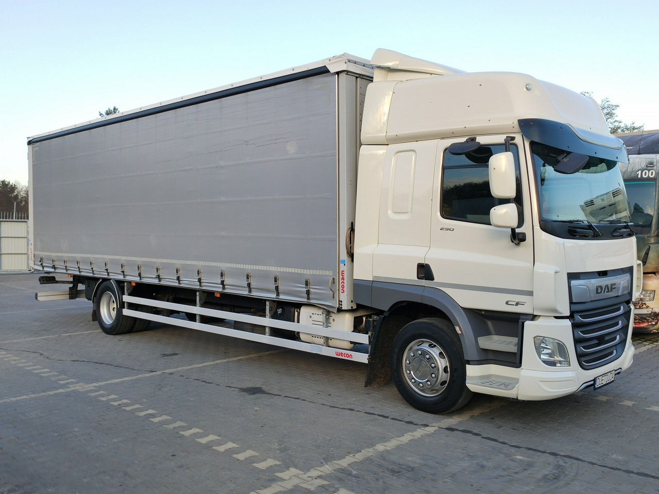 DAF CF 290 E6 Firana Tył Drzwi Dach Podnoszony / Zsuwany Długi 9.30m - Xe tải thùng mui bạt: hình 1 DAF CF 290 E6 Firana Tył Drzwi Dach Podnoszony / Zsuwany Długi 9.30m - Xe tải thùng mui bạt: hình 1