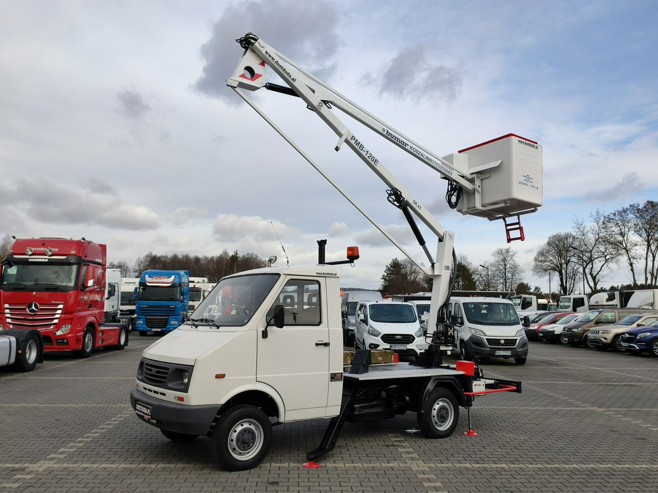 FS Lublin Lublin - Nền bục trên không gắn trên xe tải: hình 2 FS Lublin Lublin - Nền bục trên không gắn trên xe tải: hình 2