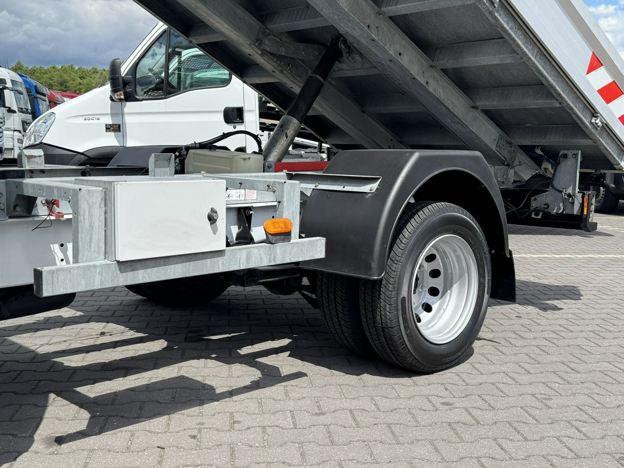 Xe ben nhỏ Ford Transit: hình 10 Xe ben nhỏ Ford Transit: hình 10