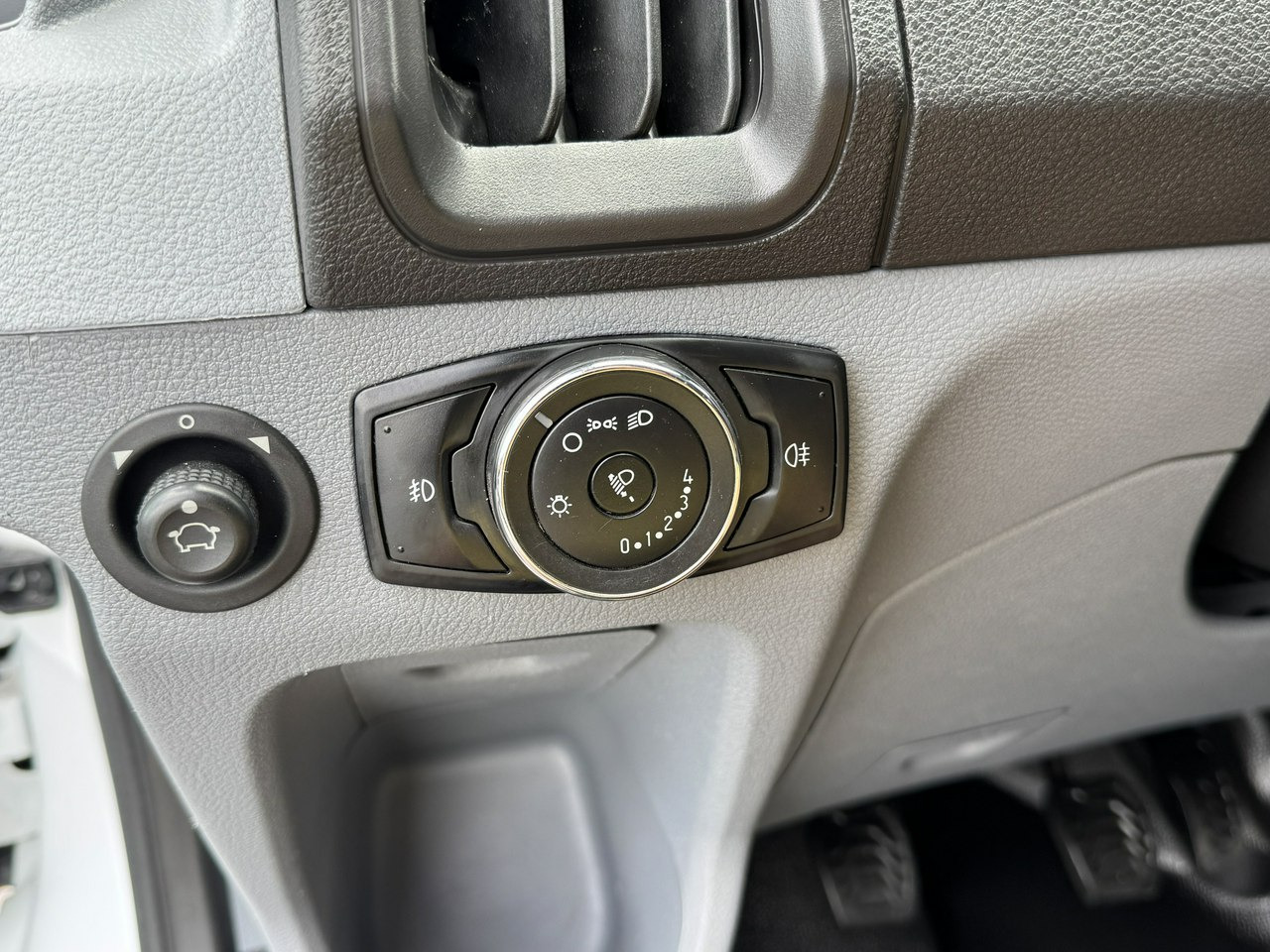 Xe ben nhỏ Ford Transit: hình 24 Xe ben nhỏ Ford Transit: hình 24