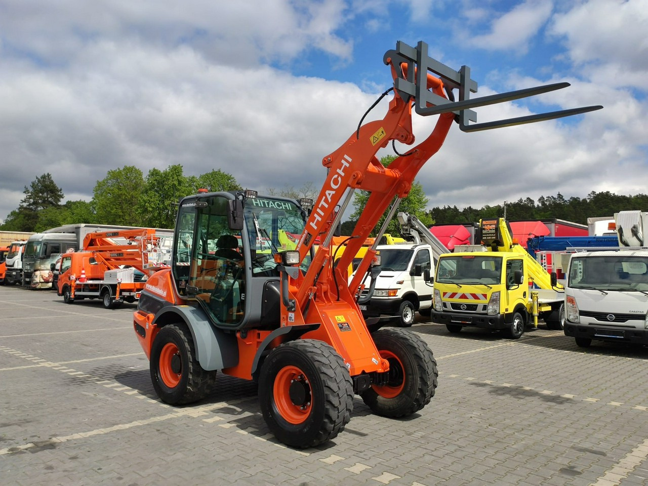 Hitachi ZW75 Wheel Loader Szybko-Złącze Widły Stan Bardzo Dobry - Máy xúc lật bánh lốp: hình 2 Hitachi ZW75 Wheel Loader Szybko-Złącze Widły Stan Bardzo Dobry - Máy xúc lật bánh lốp: hình 2