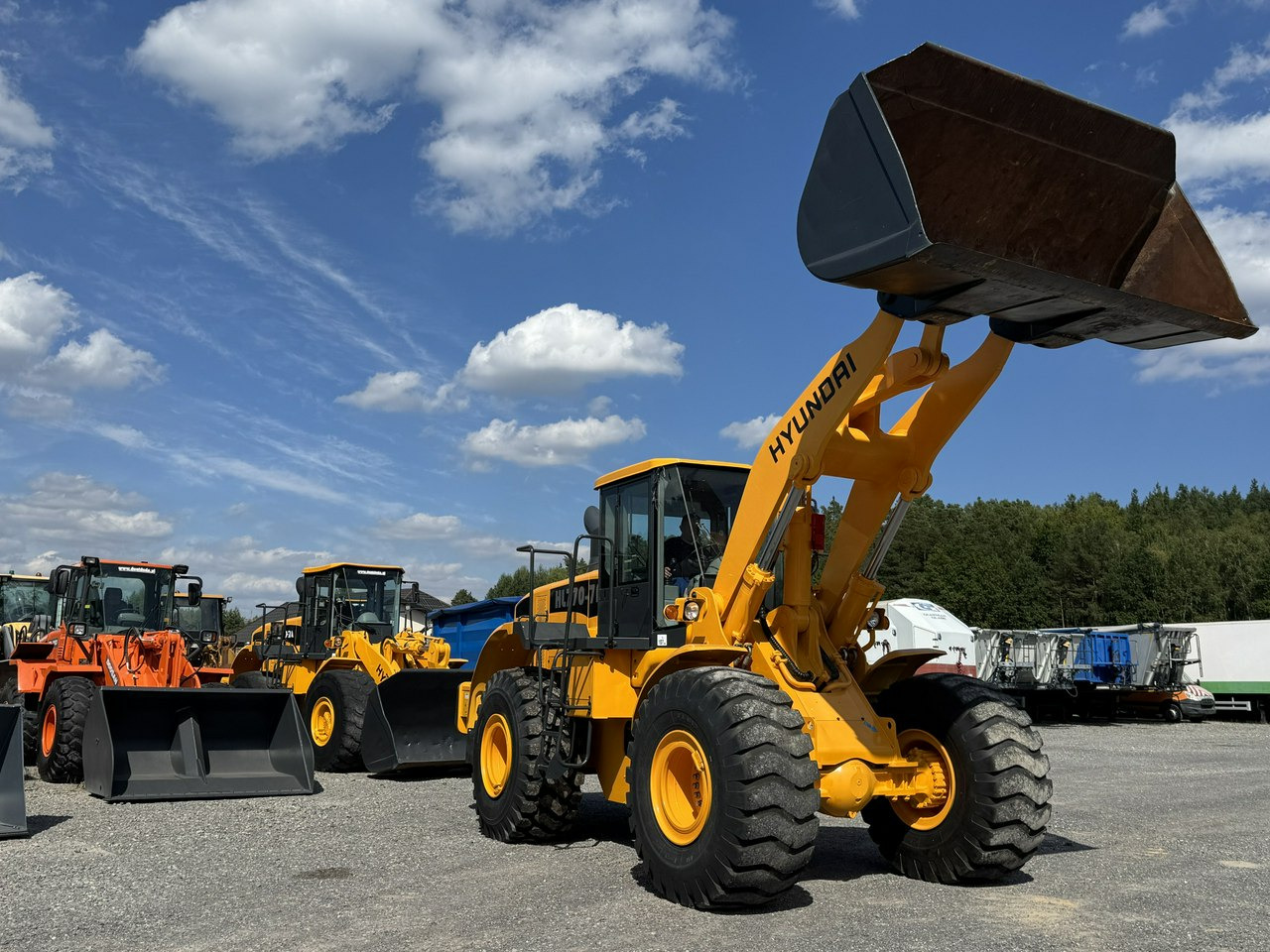 Hyundai HL770-7A - Máy xúc lật bánh lốp: hình 2 Hyundai HL770-7A - Máy xúc lật bánh lốp: hình 2