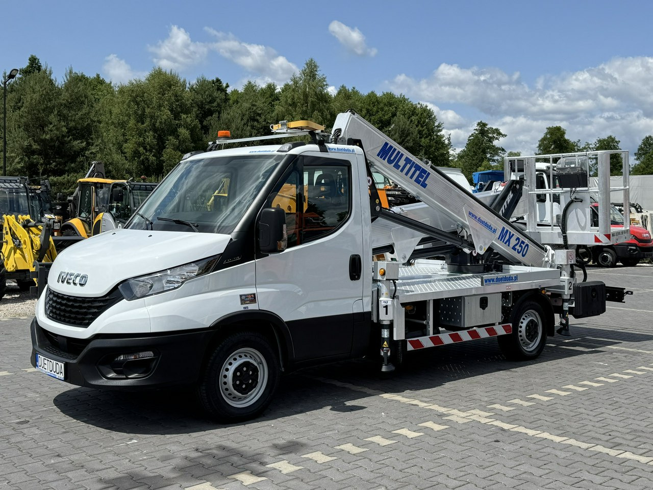 Iveco Daily 35S14 - Nền bục trên không gắn trên xe tải: hình 5 Iveco Daily 35S14 - Nền bục trên không gắn trên xe tải: hình 5