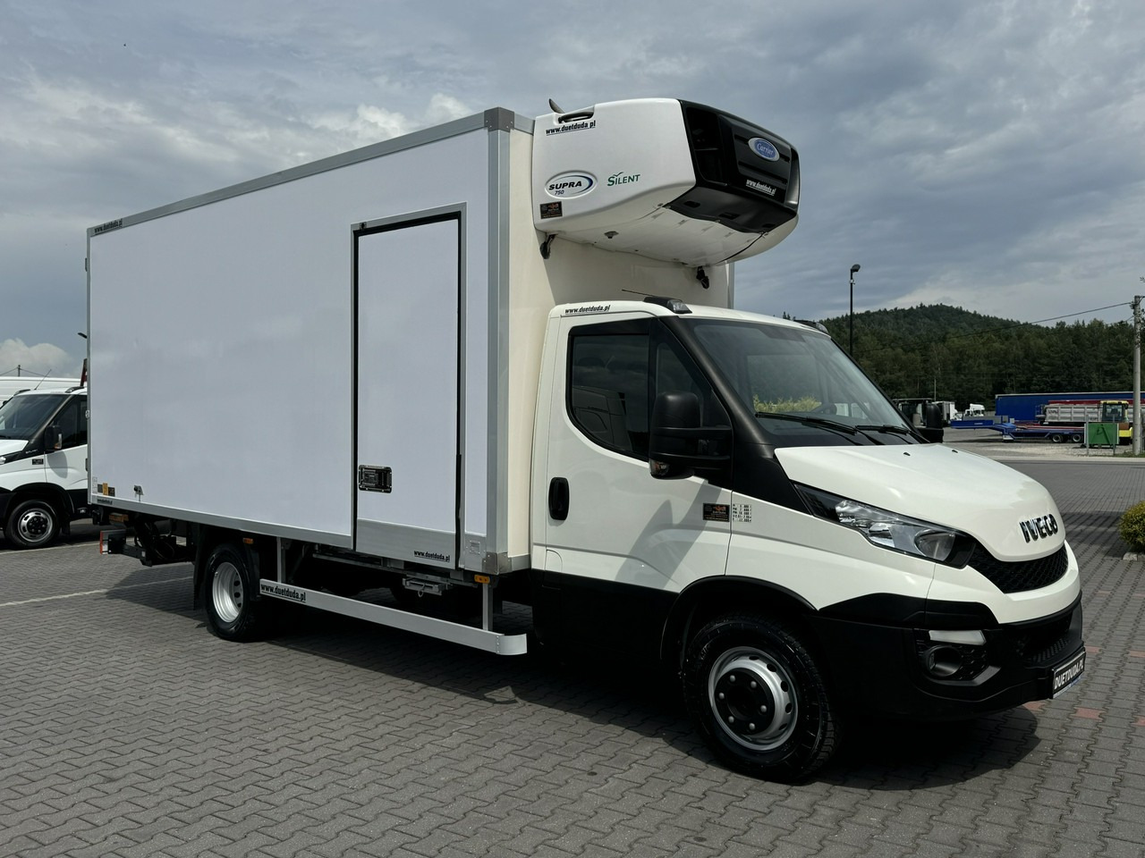 Iveco Daily 70C17 Mroźnia Agregat Carrier Supra 750 10-Palet + Winda - Xe van đông lạnh: hình 2 Iveco Daily 70C17 Mroźnia Agregat Carrier Supra 750 10-Palet + Winda - Xe van đông lạnh: hình 2