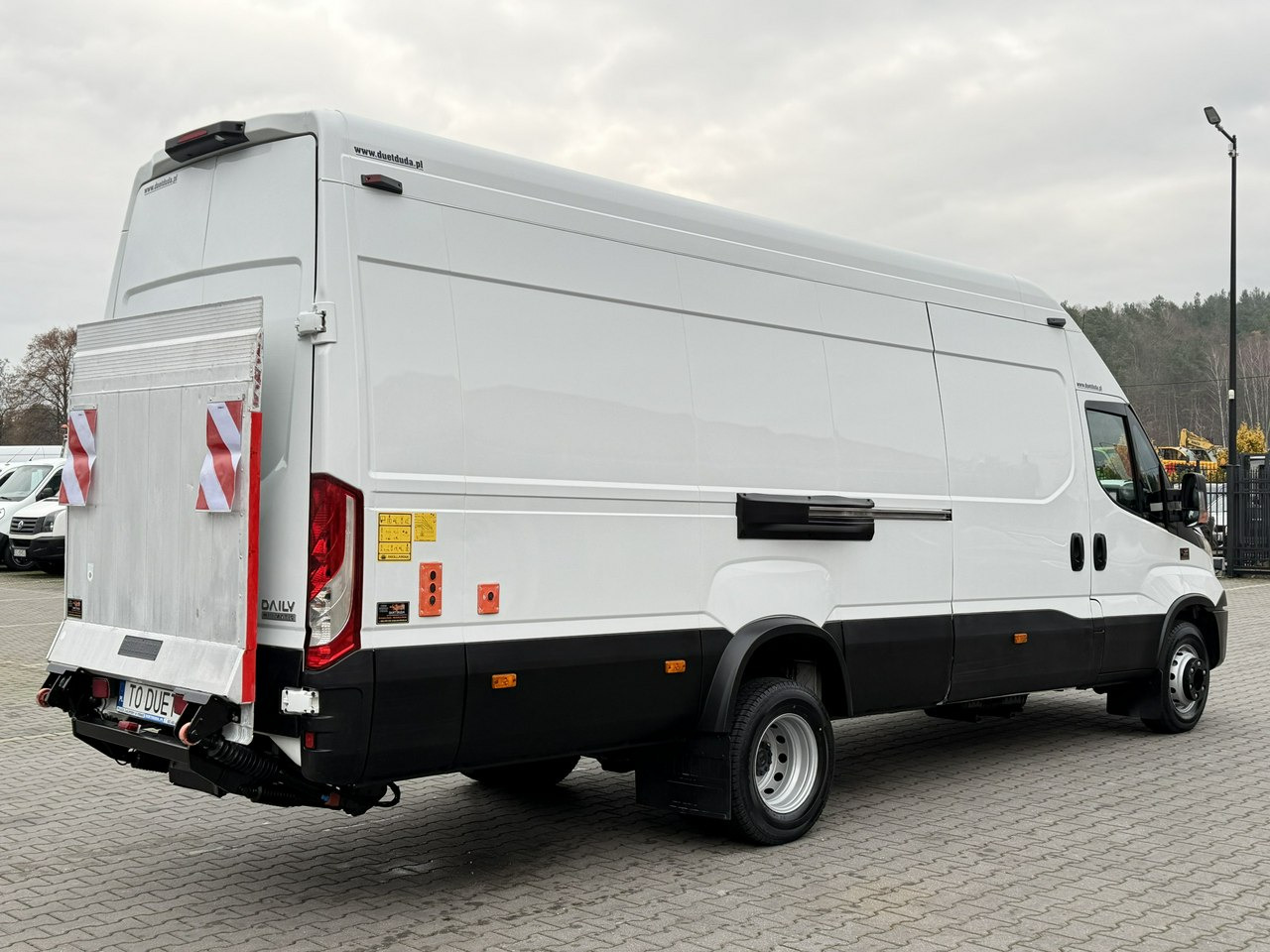Iveco Daily 70C18 V H - Xe van chở hàng: hình 4 Iveco Daily 70C18 V H - Xe van chở hàng: hình 4