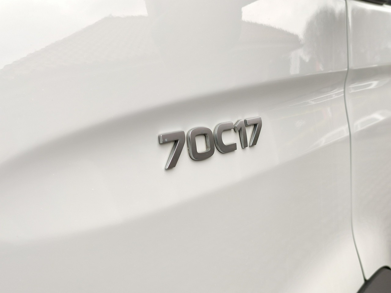 Iveco Daily 70C18 V H - Xe van thùng mui bạt: hình 5 Iveco Daily 70C18 V H - Xe van thùng mui bạt: hình 5