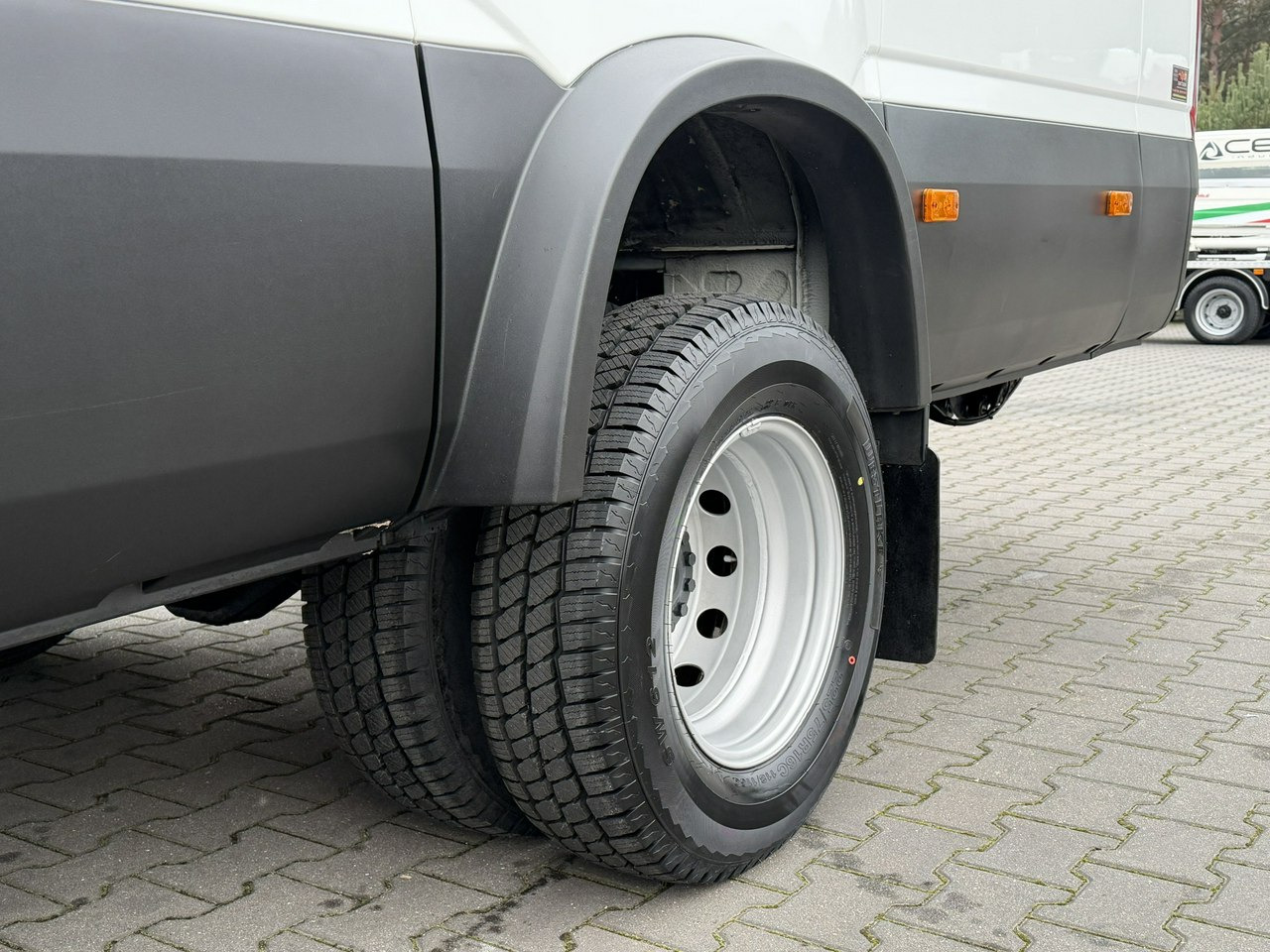 Iveco Daily 70C18 V H - Xe van chở hàng: hình 3 Iveco Daily 70C18 V H - Xe van chở hàng: hình 3