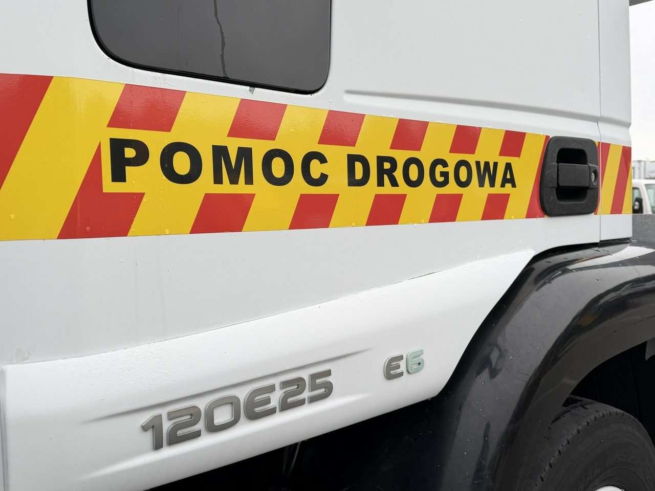 Iveco EUROCARGO 120E25 E6 Laweta Zagłebiana Platforma Pomoc Drogowa - Xe tải kéo: hình 2 Iveco EUROCARGO 120E25 E6 Laweta Zagłebiana Platforma Pomoc Drogowa - Xe tải kéo: hình 2