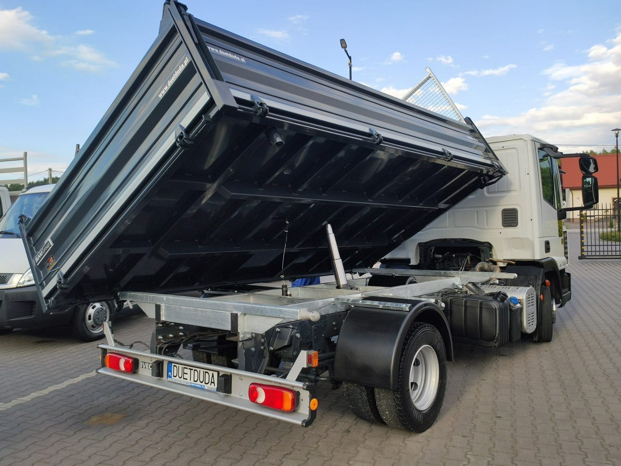 Iveco Eurocargo 80EL18 E5 Super Stan UNIKAT !!! - Xe ben: hình 4 Iveco Eurocargo 80EL18 E5 Super Stan UNIKAT !!! - Xe ben: hình 4