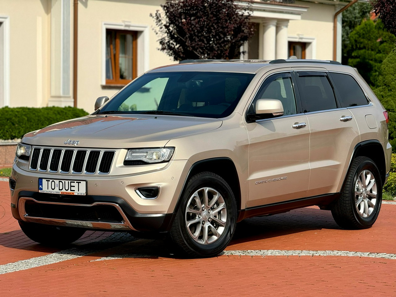 Jeep Grand Cherokee - SUV: hình 1 Jeep Grand Cherokee - SUV: hình 1