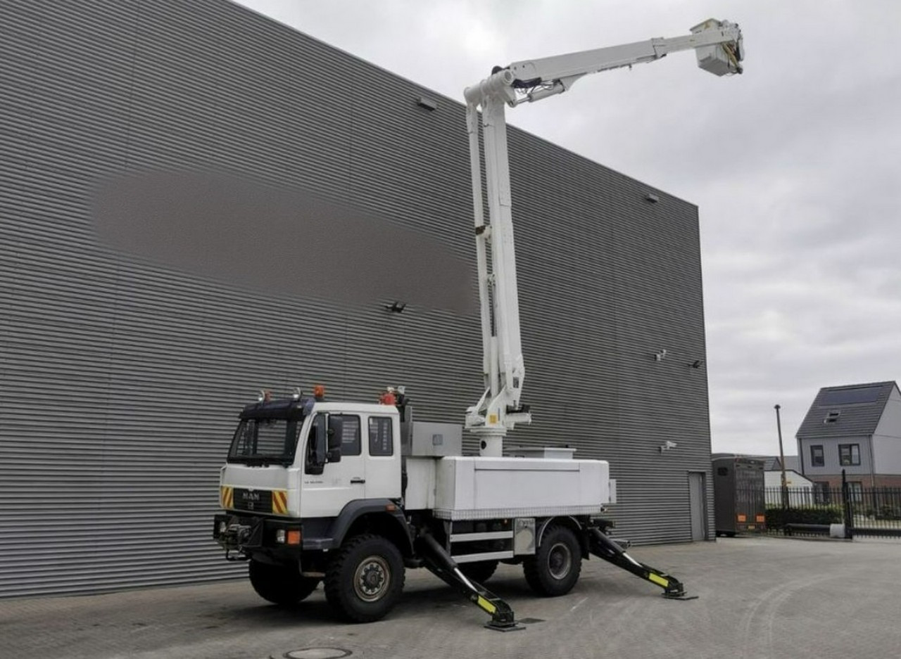 MAN LE 18.280 4x4 Zwyżka Altec TA60 Podnośnik Koszowy - Nền bục trên không gắn trên xe tải: hình 1 MAN LE 18.280 4x4 Zwyżka Altec TA60 Podnośnik Koszowy - Nền bục trên không gắn trên xe tải: hình 1