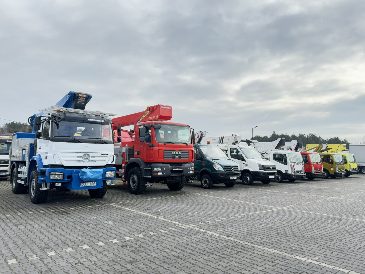 Mercedes AXOR 1829 4x4 Zwyżka RUTHMANN STEIGER T270S16 Podnośnik Koszowy - Nền bục trên không gắn trên xe tải: hình 2 Mercedes AXOR 1829 4x4 Zwyżka RUTHMANN STEIGER T270S16 Podnośnik Koszowy - Nền bục trên không gắn trên xe tải: hình 2