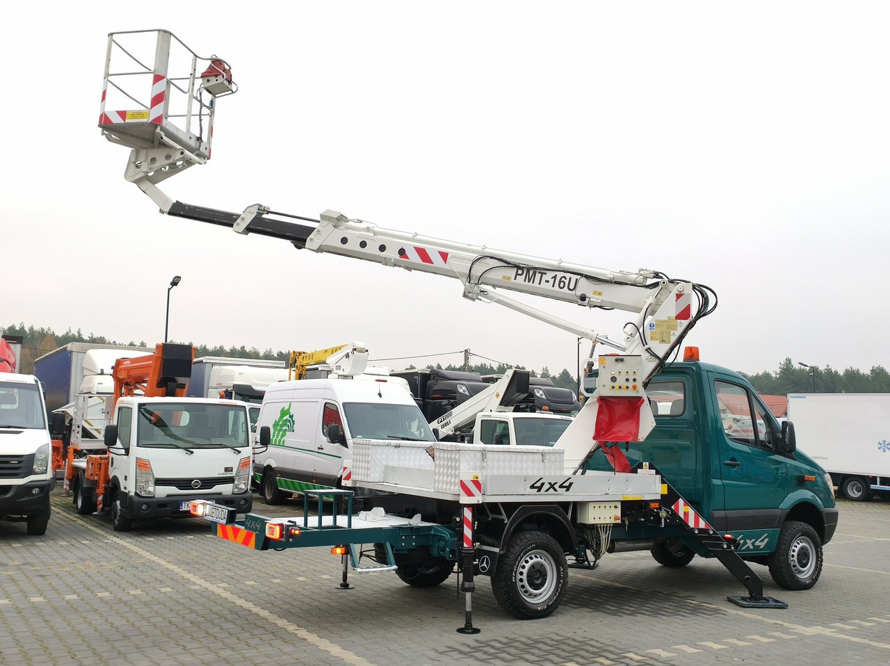 Mercedes Sprinter - Nền bục trên không gắn trên xe tải: hình 4 Mercedes Sprinter - Nền bục trên không gắn trên xe tải: hình 4