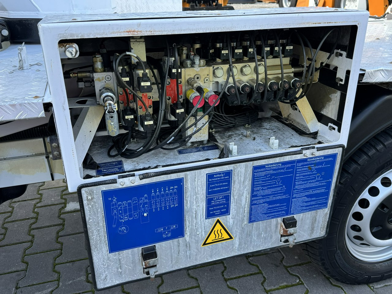 Mercedes Sprinter Zwyżka Podnośnik Koszowy PALFINGER P280 B UDT - Nền bục trên không gắn trên xe tải: hình 4 Mercedes Sprinter Zwyżka Podnośnik Koszowy PALFINGER P280 B UDT - Nền bục trên không gắn trên xe tải: hình 4