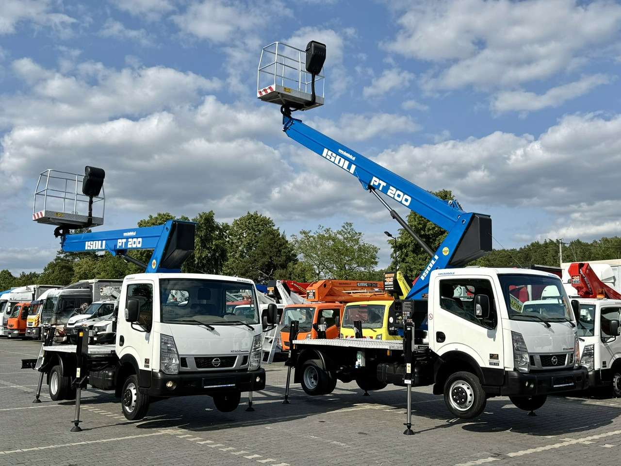 Nissan Cabstar - Nền bục trên không gắn trên xe tải: hình 4 Nissan Cabstar - Nền bục trên không gắn trên xe tải: hình 4
