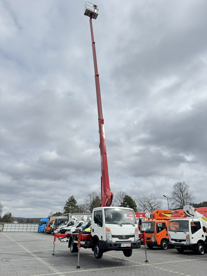 Nissan Cabstar - Nền bục trên không gắn trên xe tải: hình 2 Nissan Cabstar - Nền bục trên không gắn trên xe tải: hình 2