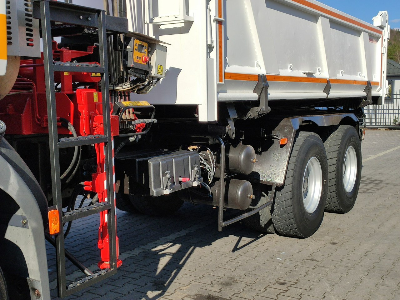 Xe ben, Xe cẩu tự hành Renault Kerax 26.370 6x4 Mocny HDS FASSI F110: hình 10 Xe ben, Xe cẩu tự hành Renault Kerax 26.370 6x4 Mocny HDS FASSI F110: hình 10