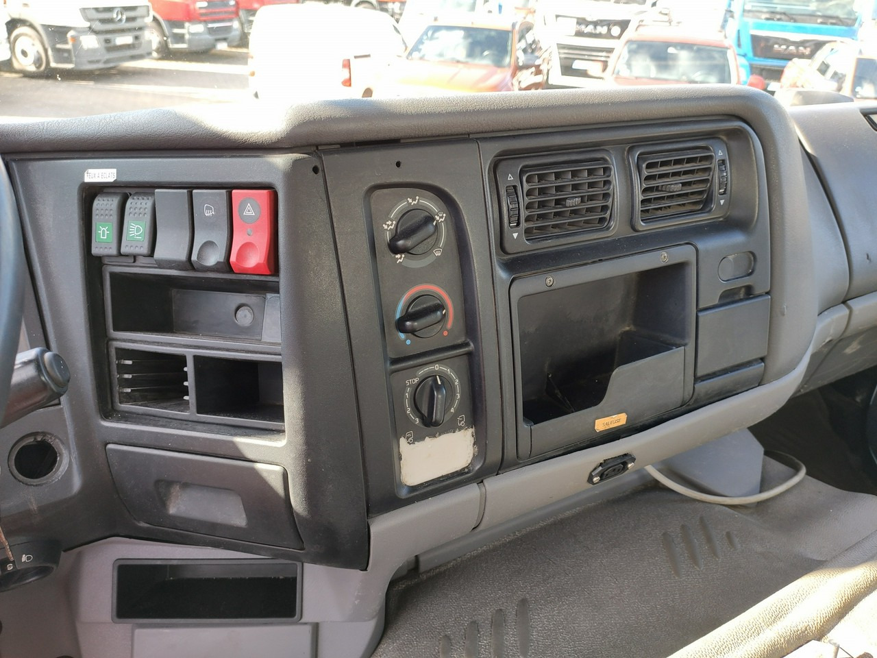 Xe ben, Xe cẩu tự hành Renault Kerax 26.370 6x4 Mocny HDS FASSI F110: hình 37 Xe ben, Xe cẩu tự hành Renault Kerax 26.370 6x4 Mocny HDS FASSI F110: hình 37