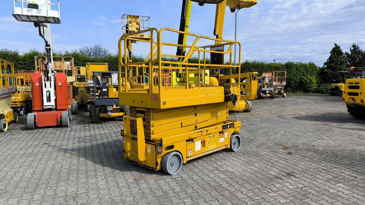 HULOTTE Compact 12 - Máy nâng người hình kéo: hình 1 HULOTTE Compact 12 - Máy nâng người hình kéo: hình 1