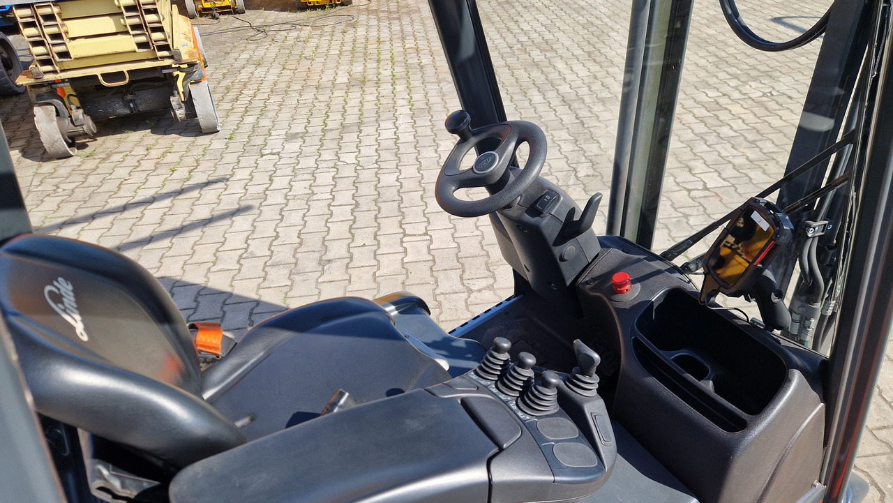 Xe nâng điện LINDE E 14 EVO: hình 6 Xe nâng điện LINDE E 14 EVO: hình 6